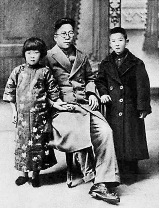 1949年耗时3个月，杨虎城遗体被找到，邓小平要求：换个好棺材