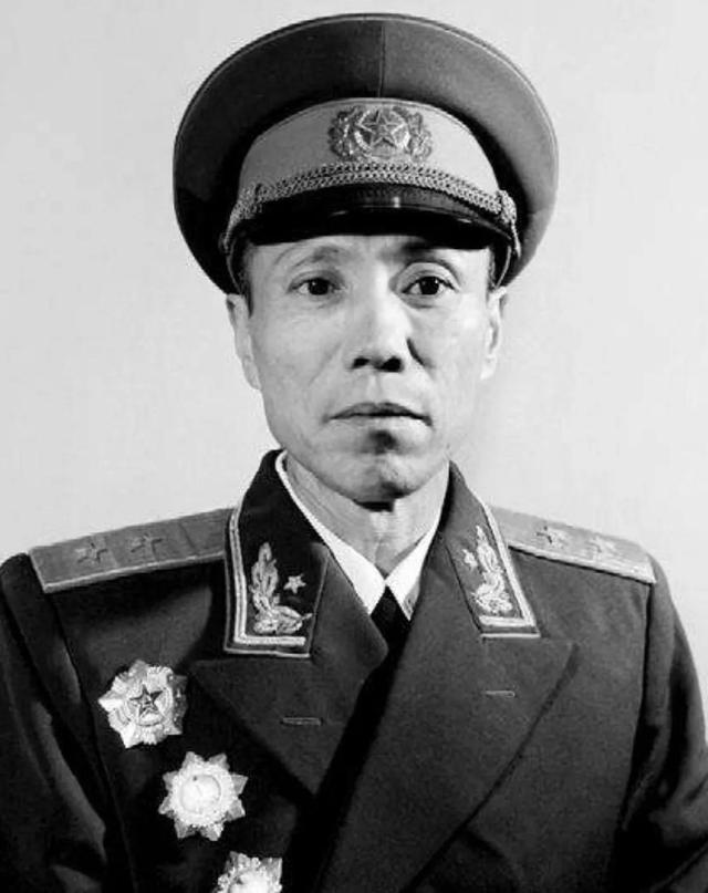 1955年首次授衔，177名中将时任职务简述，附各自戎装照片