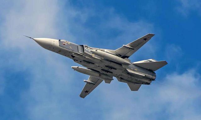 俄军4架战机携核弹闯领空，瑞典首相态度大变：考虑如何加入北约