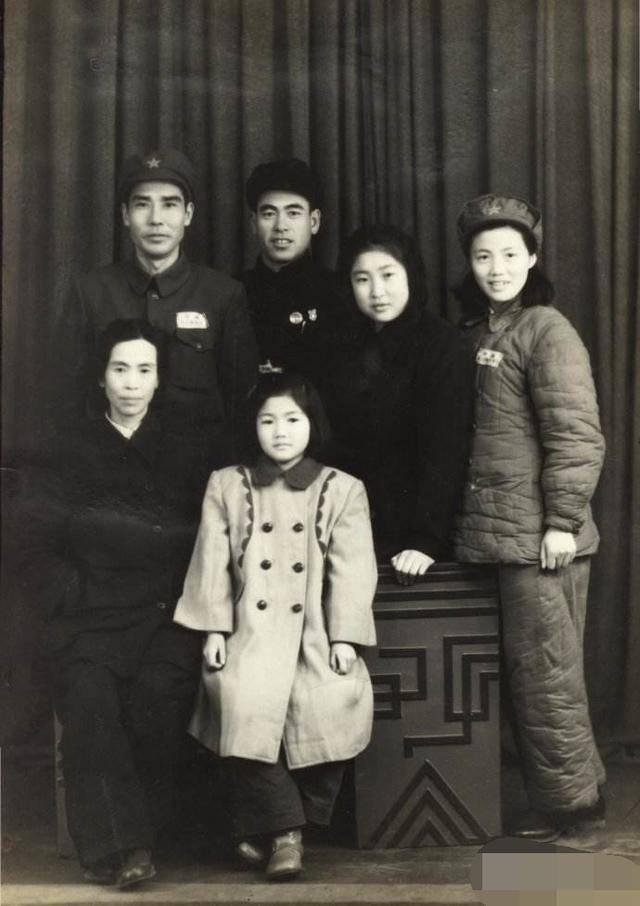 1984年75岁贺子珍病逝，骨灰中惊现坚硬异物，揭开尘封50年的往事