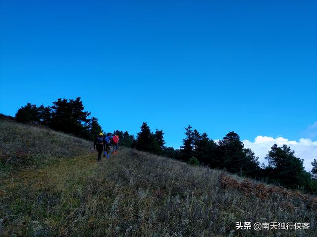 攀登昆明的昆侖山-梁王山，可遠觀滇池、撫仙湖、陽宗海、星雲湖