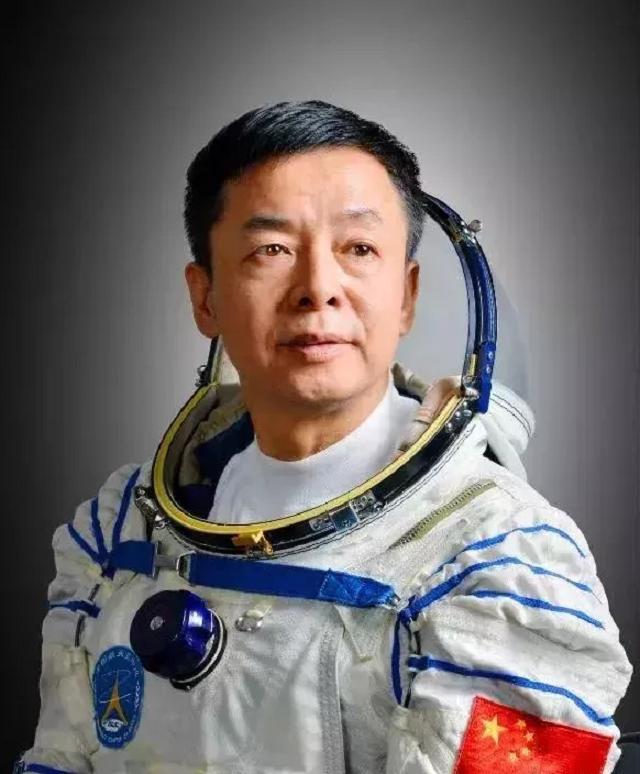 苦训24年无缘“飞天”，航天员邓清明：人生最坏，不过是大器晚成