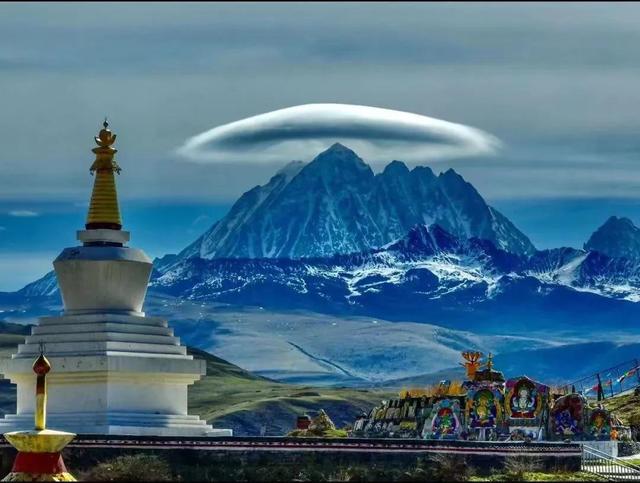 雅拉雪山戴“帽子”，极致美景