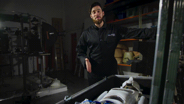 老外造人形机器人！表情生动堪比人类，微微一笑吓坏网友