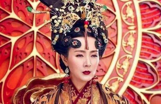 辽国皇后述律平，亲自上阵，带领儿子的军队攻打亲孙子