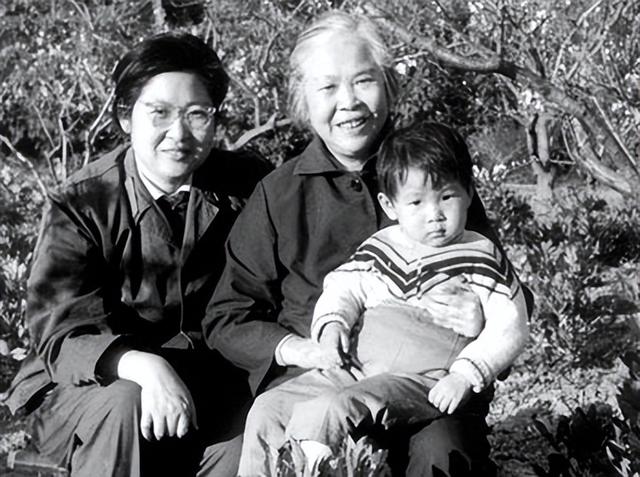 1984年75岁贺子珍病逝，骨灰中惊现坚硬异物，揭开尘封50年的往事