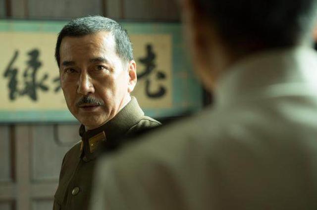 二战日本战败后，裕仁天皇为免一死，到底给了麦克阿瑟什么东西？