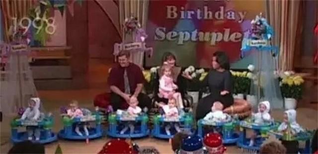 1997年美国孕妇生下七胞胎，获赠511平大别墅，如今怎样了？