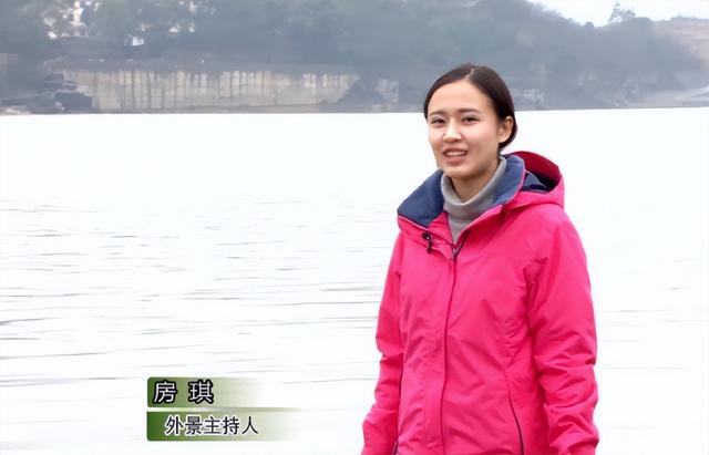 夸夸“天花板”房琪走红，从三本生逆袭成收入千万？读书很有力量