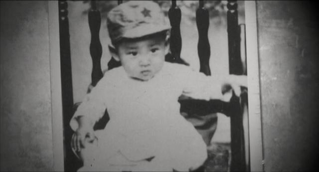 64年李敏去参观博物馆，讲解员小声说：那个女孩长得很像毛主席