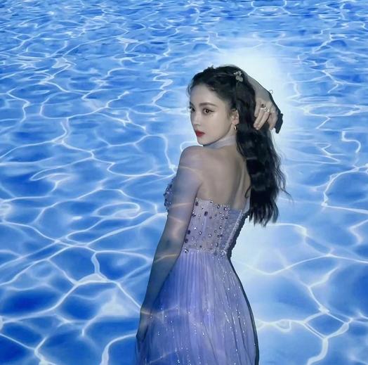 娜扎抹胸长礼服（古力娜扎粉色吊带短裙）