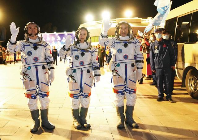 神舟十三号返航倒计时，东风着陆场20000km²，如何搜寻航天员？