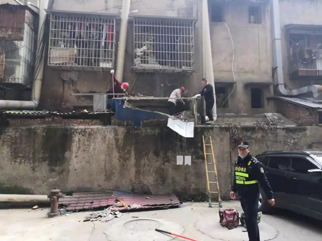 重拳出击！南充主城区一大波楼顶违建被拆除，快看有哪些