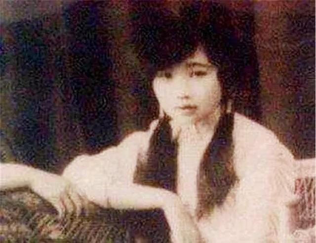 刘文彩最后的日子，房檐飞来几只乌鸦，下人驱赶却被他阻止：罢了