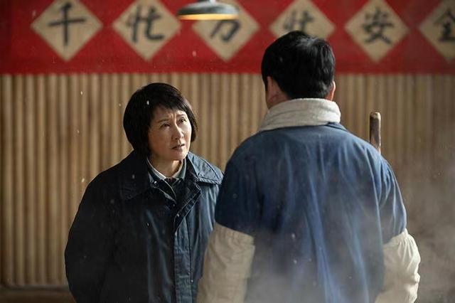 老戏骨出席会议！张光北罕露面，张凯丽皮裤吸睛，成龙低调站角落