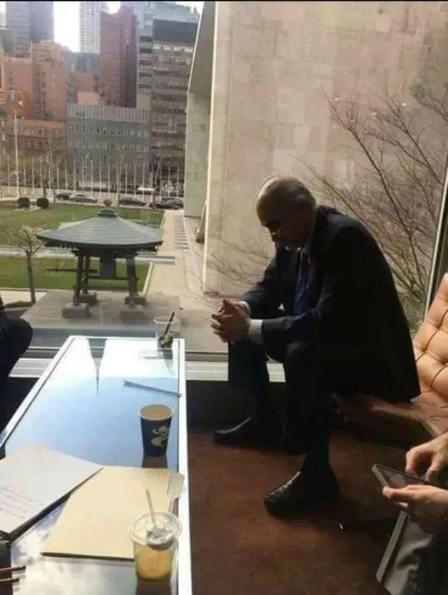 乌克兰怎么就走到了今天这个境地？