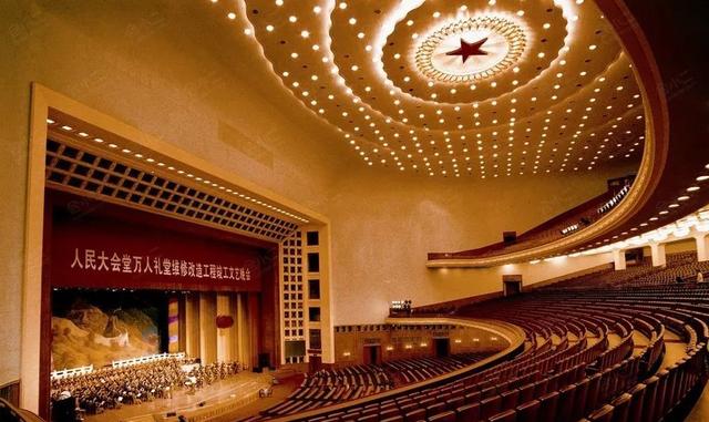 人民大会堂建造前没有1吨钢筋，10个月后顺利完工，奇迹如何发生