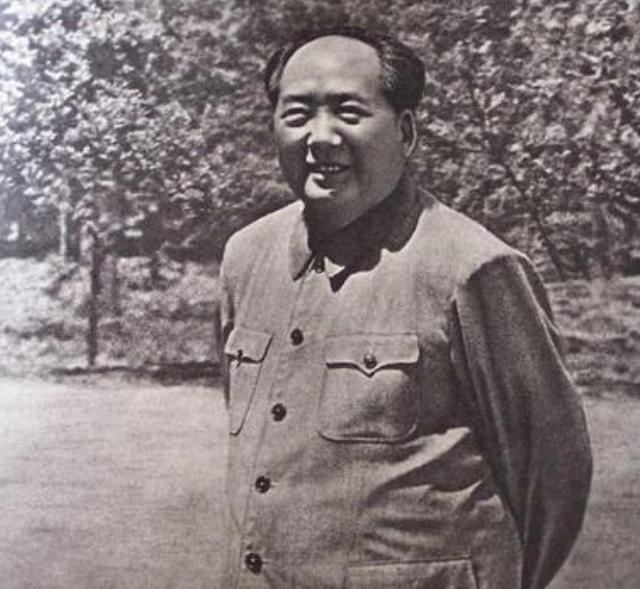 毛主席邀请福建一农民参加国庆阅兵，堂弟顶替进京，主席：你不是