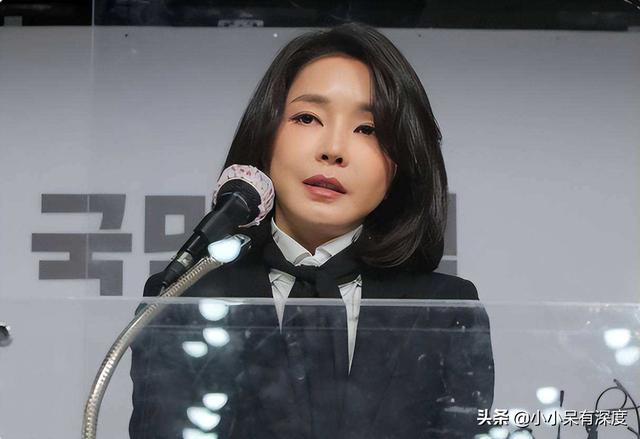 韩国第一夫人金建希亮相，已经49岁的她，保养得宜，依旧美丽动人