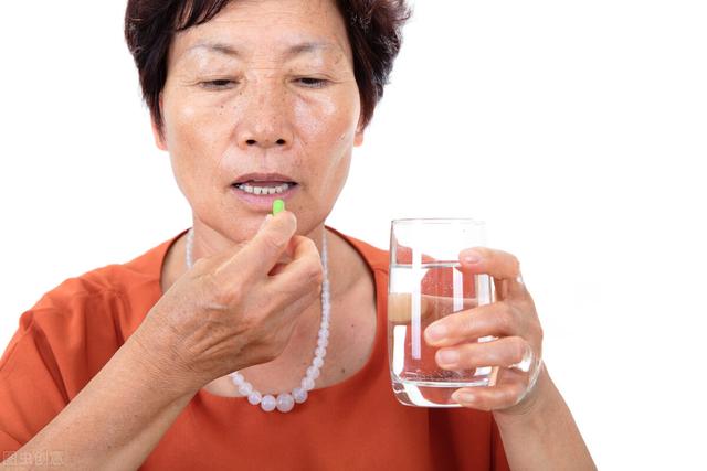 长期口服阿司匹林肠溶片和阿托伐他汀钙会怎样？有什么注意事项？