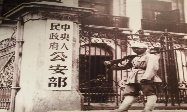 50年李克农破获毛泽东暗杀案后，呼叫毛人凤：给你发报的是计兆祥