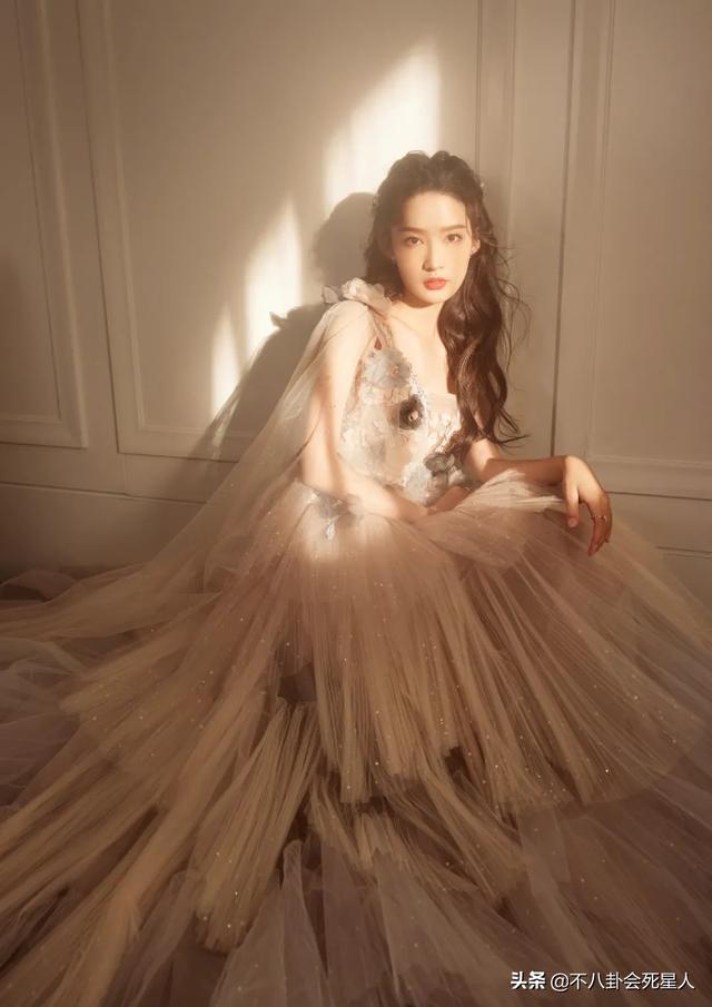 12位女星卫视春晚状态！杨颖唐嫣美得亮眼，关晓彤大长腿厉害了