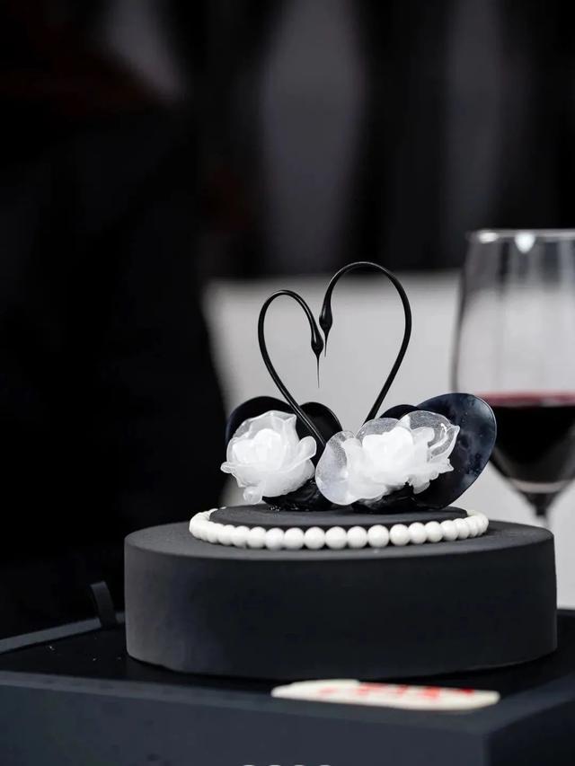 为美而生 | 高奢艺术「blackswan黑天鹅」蛋糕,终于来上海了_瞧这网