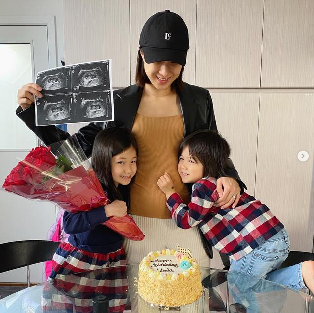 38岁钟嘉欣生日官宣三胎！带一双儿女晒B超照，大13岁老公未露面