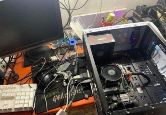 折翼天使顽强产婴，34岁四肢截肢孕妇，靠腕部发力顺利当妈