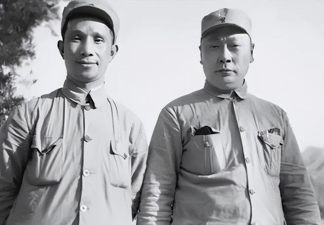 48年朱德陈毅粟裕三人赴前线，国民党路遇三人车队：立正行注目礼