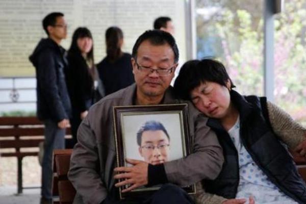 癌症患者在知乎一则回答，揭露出搜索引擎乱象，两个月后不治身亡