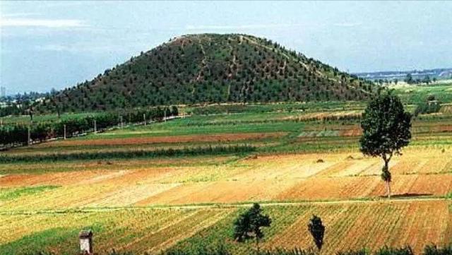 2002年专家再次对秦陵地宫进行勘测，有了新发现，解答了一些谜题