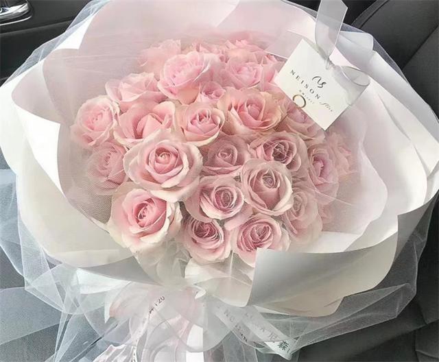 粉玫瑰代表什么 粉玫瑰代表什么（粉玫瑰代表什么意思花语是什么） 生活