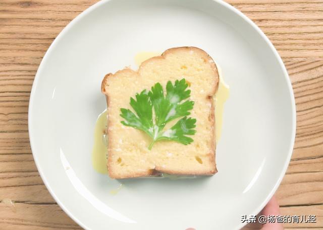 简单好吃的香煎沙拉吐司，外焦里嫩，甜香营养，家中孩子特爱吃