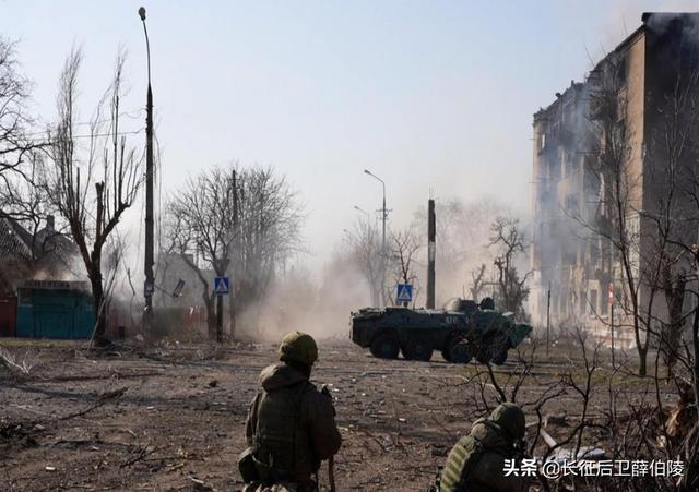 马里乌波尔血战接近尾声，俄军巨炮加入战场，乌军放下武器投降