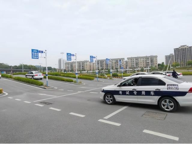4月1号起，驾照实施“2+2”新规，缩短约考时间，拿证更快速简单
