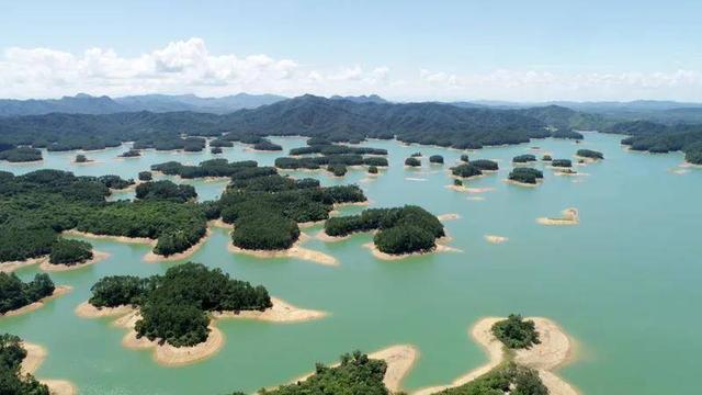 這裏有千島風光 這裏有風車雲海，這裏與繁華無關 卻與天地相連