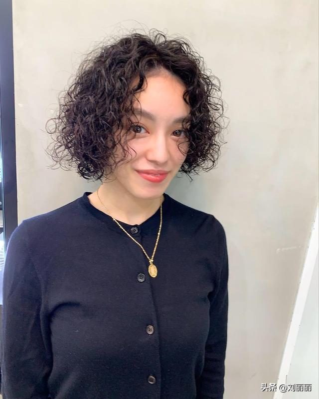 女人什么发型好看图片(四十女人什么发型好看)-天晟网