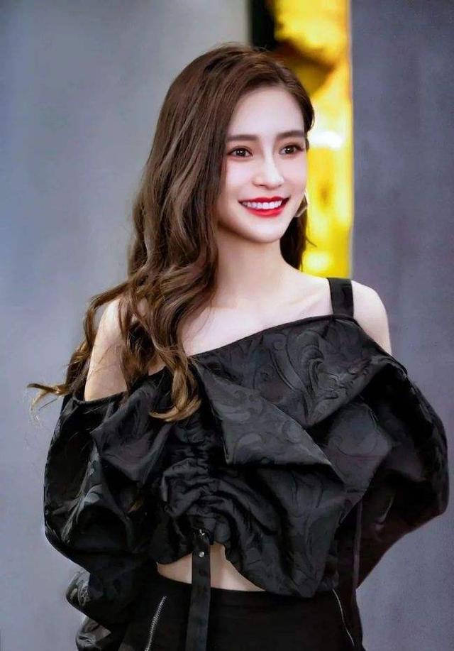 据公开资料显示,angelababy毕业的学校是香港的嘉诺撒圣心商学书院,是