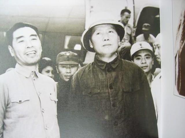 1945年重庆谈判，监视毛主席的宪兵落泪，营长由衷感慨：天下少有