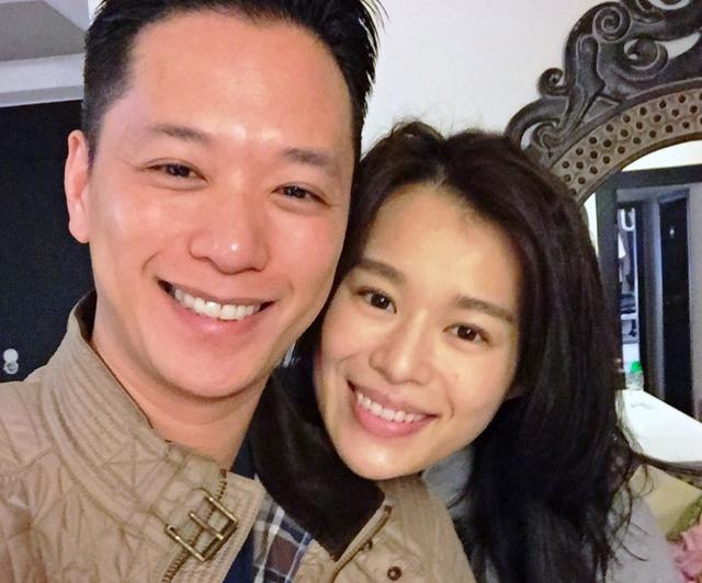 胡杏儿一家回农村过年，不嫌弃简陋环境，老公包揽农活长子挑扁担