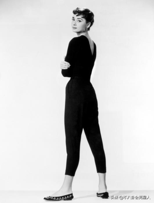 �ĸ�Ů���ǽŴ�һ��(��ֵ���������У�ȴӵ��һ˫�����ţ���10λŮ�ǵĽſ��Ⱥ���)