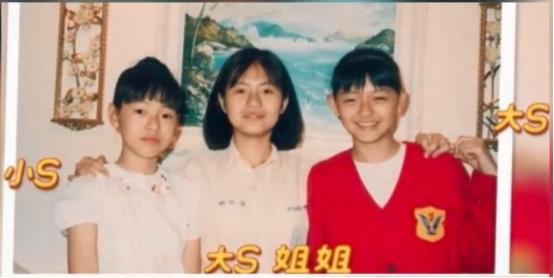 大S妈妈：丈夫不忠婆婆刁难，独自养育仨女儿，今女儿是我的骄傲