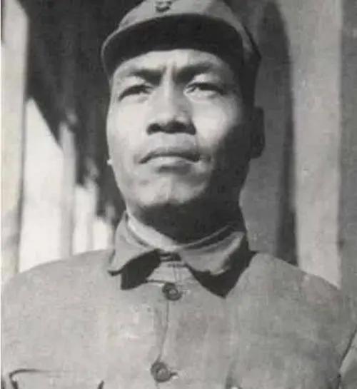 马步芳妄图死守六盘山，解放军四百门大炮炸烂其美梦