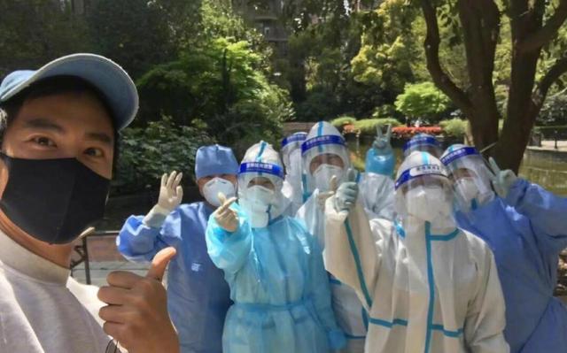 黄晓明低调捐物资，驰援上海首位艺人，还遭网友嘲讽不管家乡