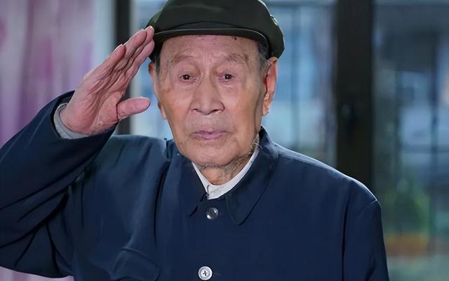 山东一93岁老人看完《长津湖》，对着屏幕潸然泪下：我就是伍千里