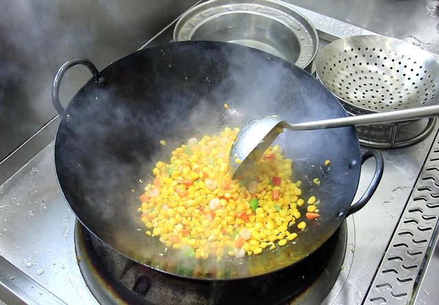 强烈建议中老年人：如果不差钱，常吃6种食物，强过天天吃保健品