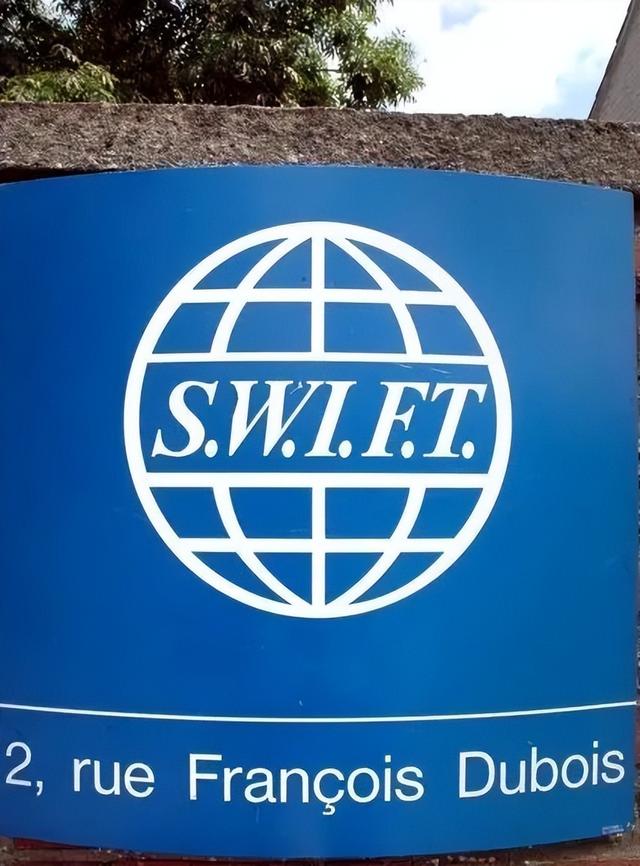 卢布变成金，普京金融反霸让西方吃惊，独特的思想让我们震惊