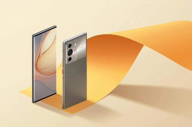 12+256GB，骁龙8+潜望式长焦+双主摄OIS防抖，长续航闪充加持
