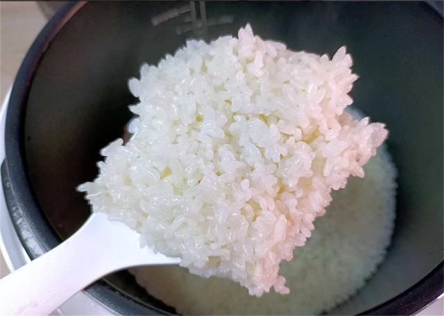 为何用过电压力锅的人，都不愿意再用电饭煲？它俩到底有何区别？